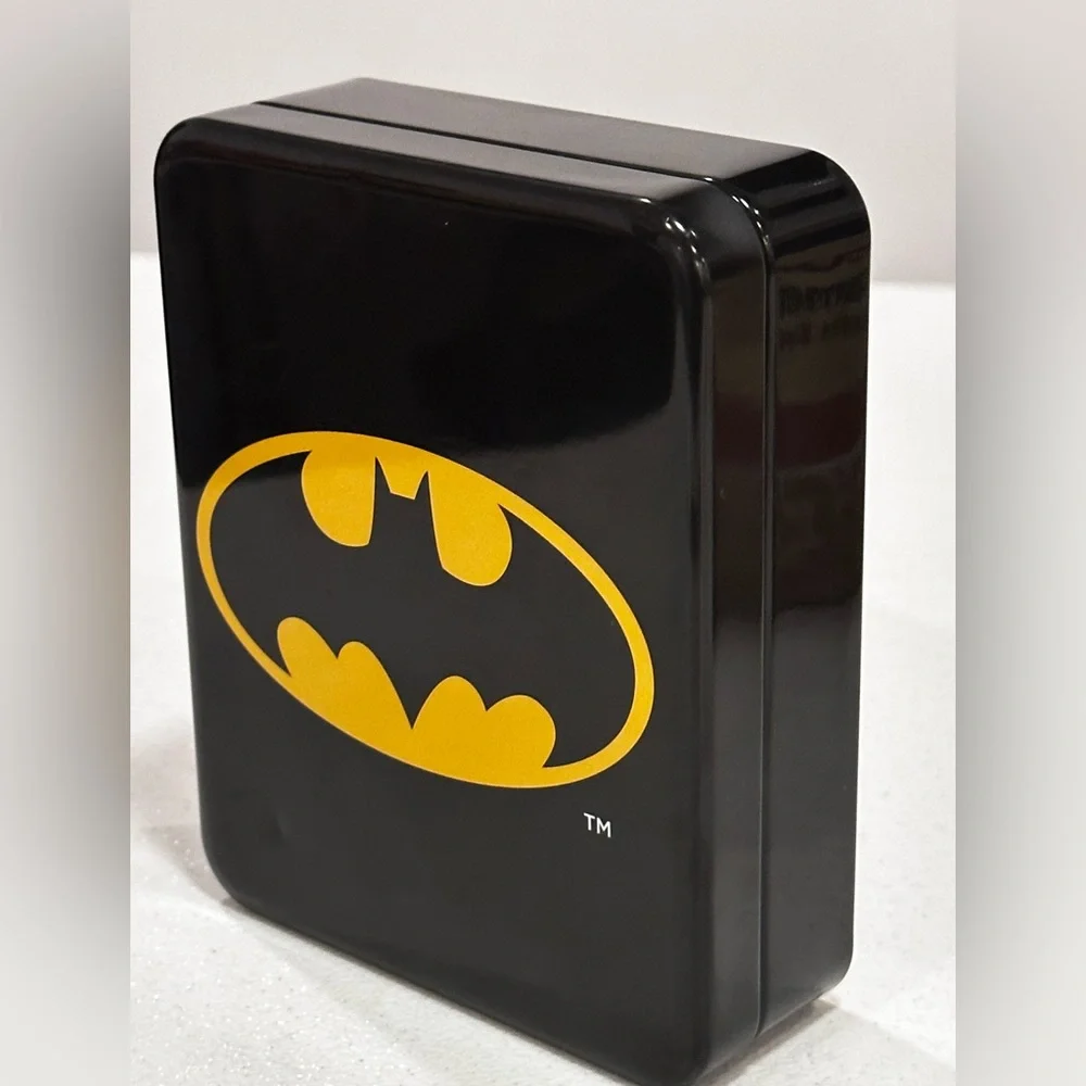 New D.C. Comics Batman Bifold Wallet / BATMAN “THE BAT SIGNAL” - Case Included
